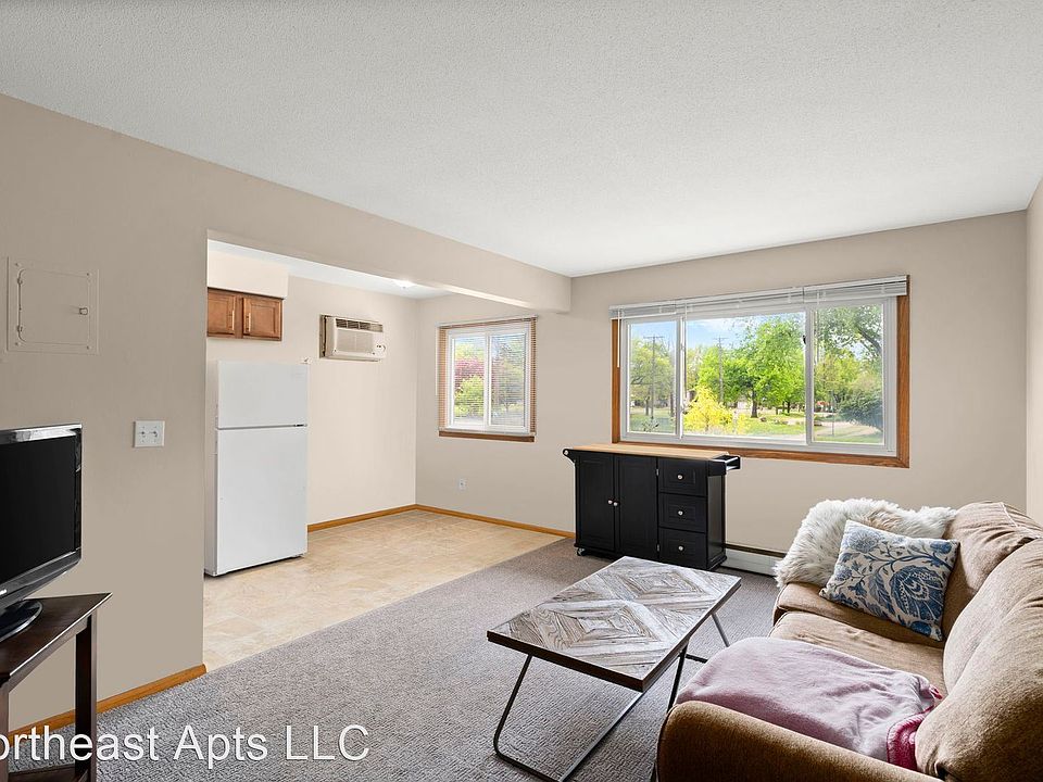 1st image of 705 2nd St NE #5589090