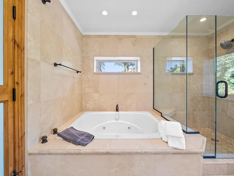 1542 Monmouth Dr — Photo 21