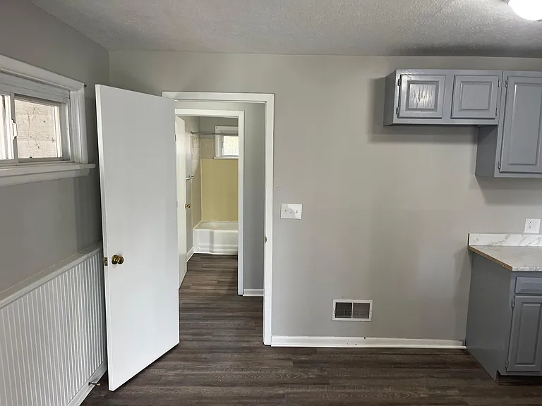 1253 Eastgate Rd — Photo 7