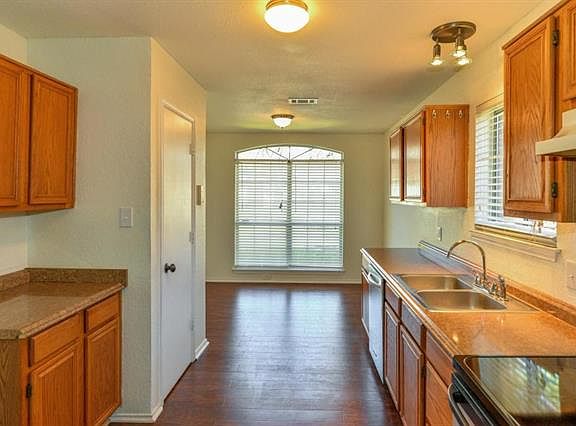 4th image of 1105 Glen Creek Dr