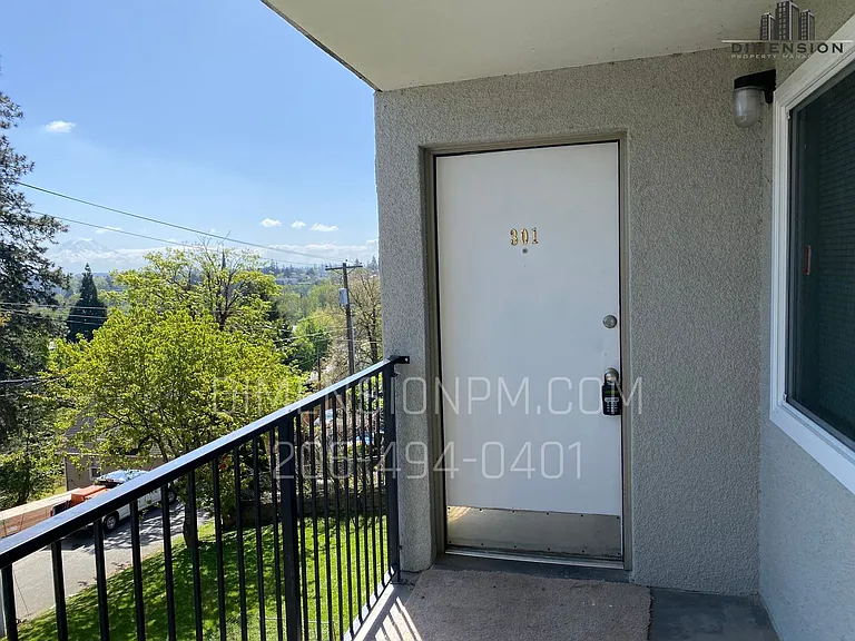 Christine Apartments — Photo 5