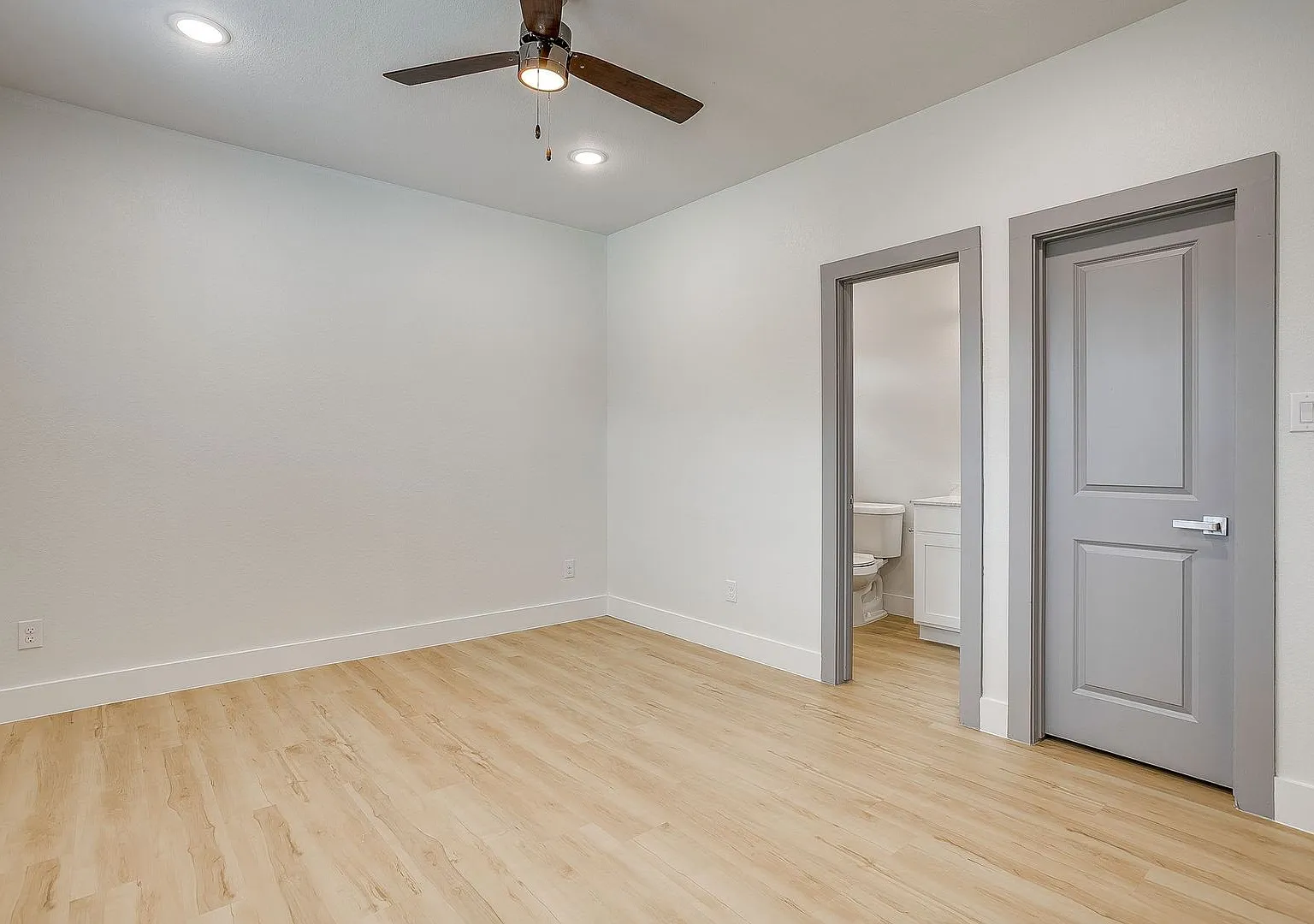 3817 Winfield-2027 — Photo 2
