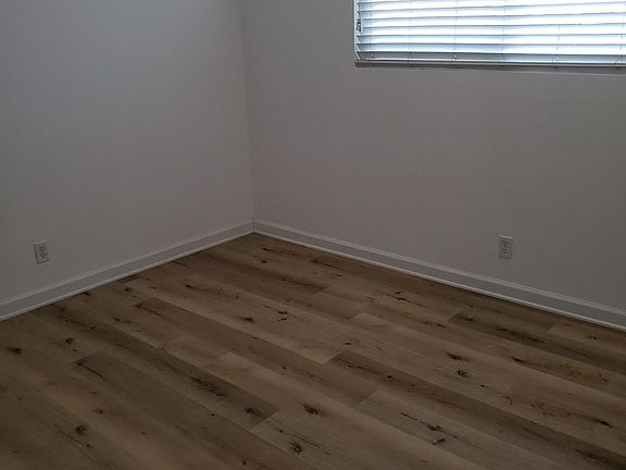 3rd image of 1208 Mercedes Ln #B