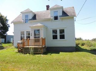 10 Hobson St, Lubec, ME 04652