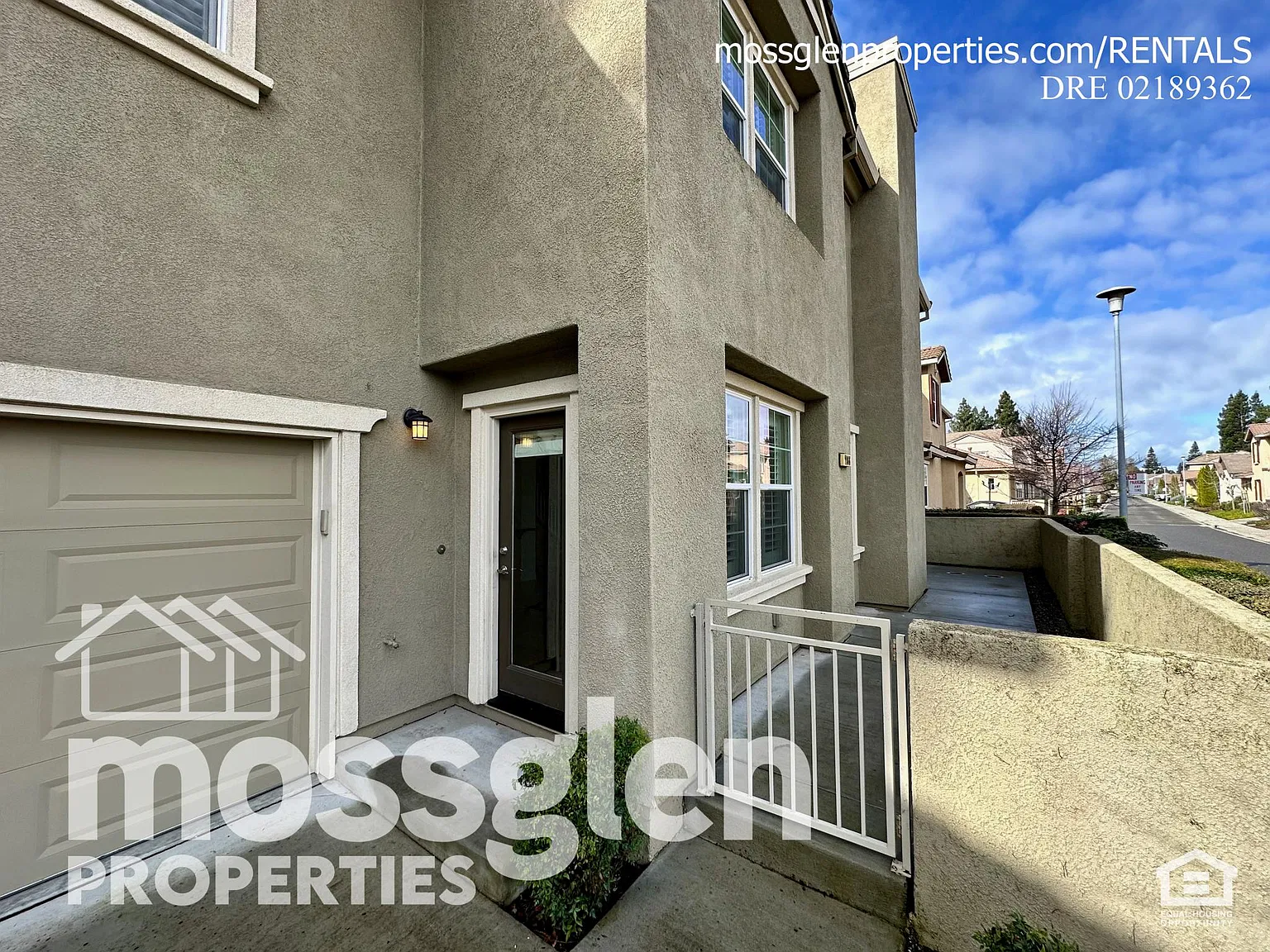 3 bed, 2318 sqft, $2,895 — Photo 3