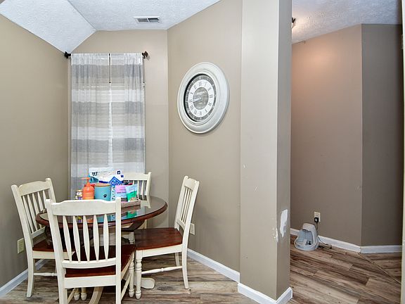 4th image of 3740 Magenta Ln