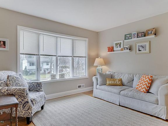 3rd image of 131 Leaf Ln
