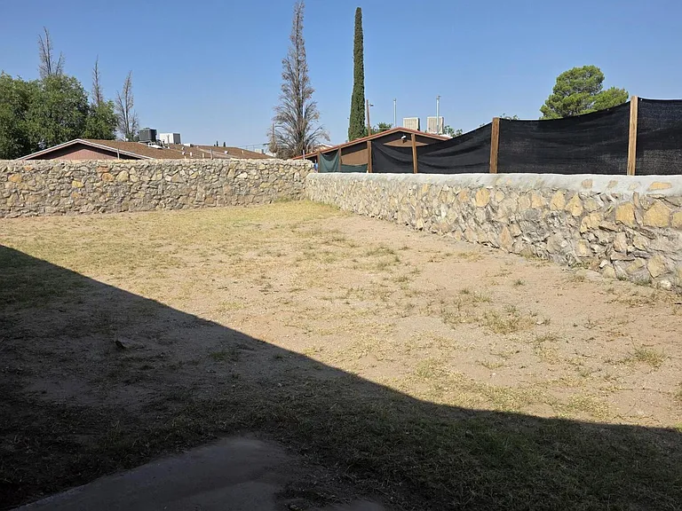 3005 Barkarian Pl — Photo 29