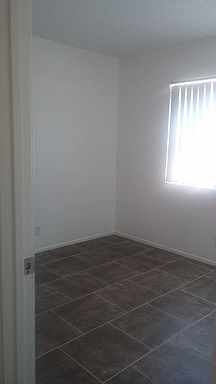 5th image of 11210 Auburn Ave APT 17