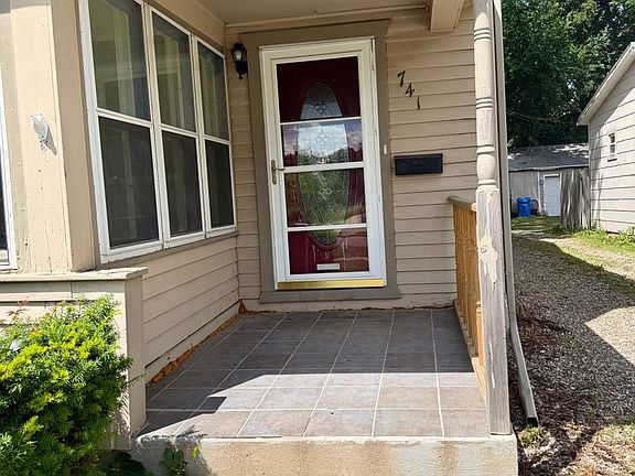 2nd image of 741 S 1st Ave