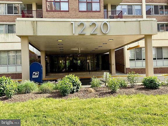 3rd image of 1220 Blair Mill Rd APT 905