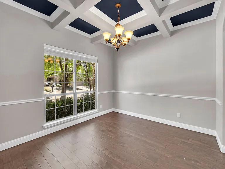1721 Medina Ln — Photo 10