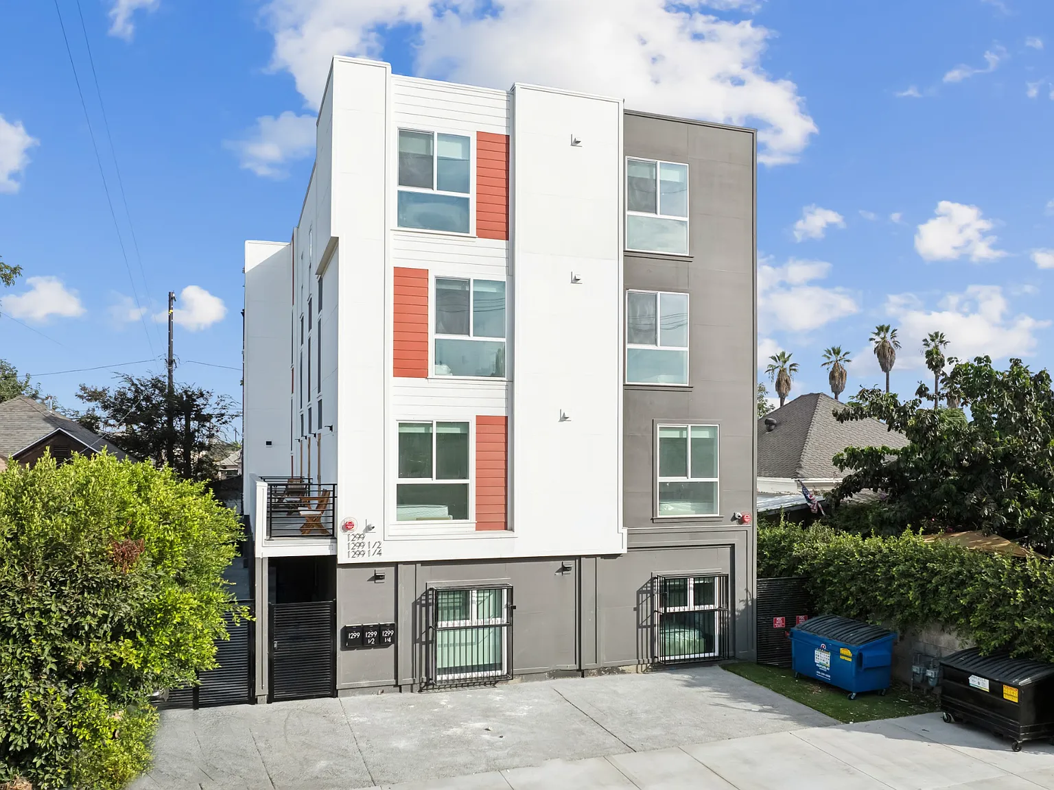 1299 W 36th Pl — Photo 2