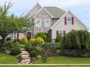 545 E Conestoga St, New Holland, PA 17557