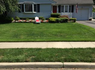 211 Weyford Ter, Garden City, NY 11530