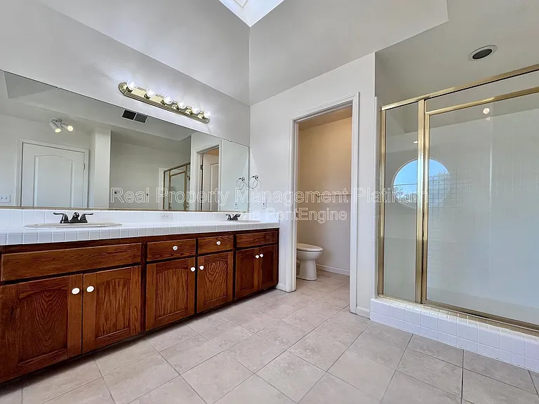 2233 E Christopher Dr — Photo 5