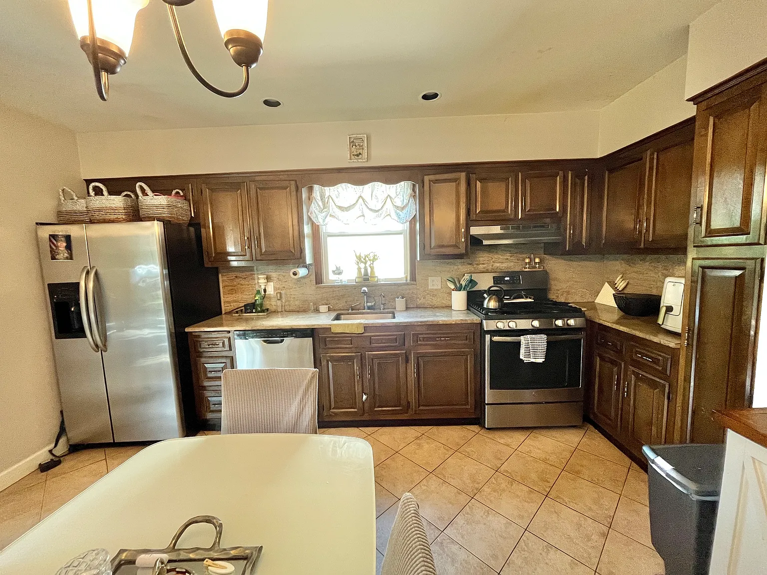 2 bed, $4,000 — Photo 2