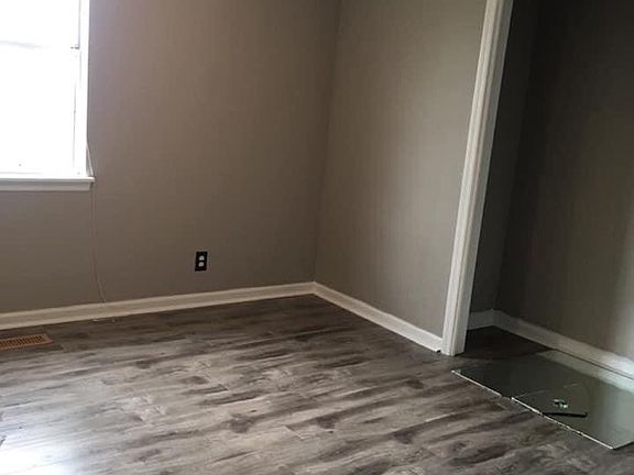 2nd image of 3230 Somerset Dr SE