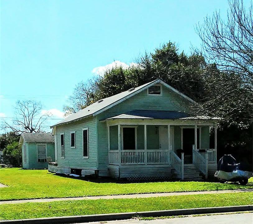1st image of 407 11th Ave N