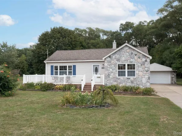 5140 Eastview Rd, Clarkston, MI 48346