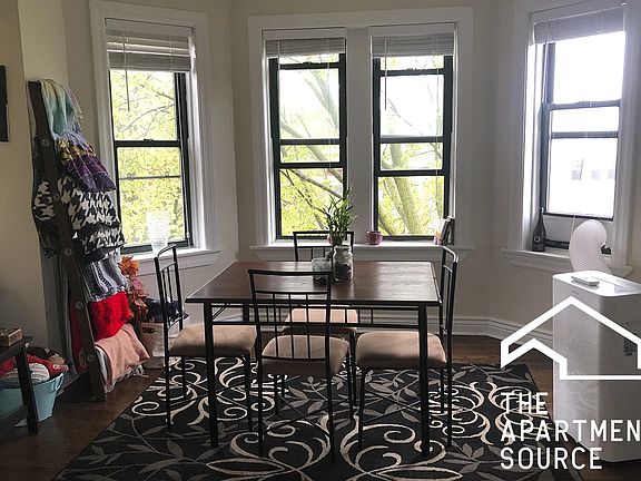 3rd image of 3839 N Greenview Ave APT 3W
