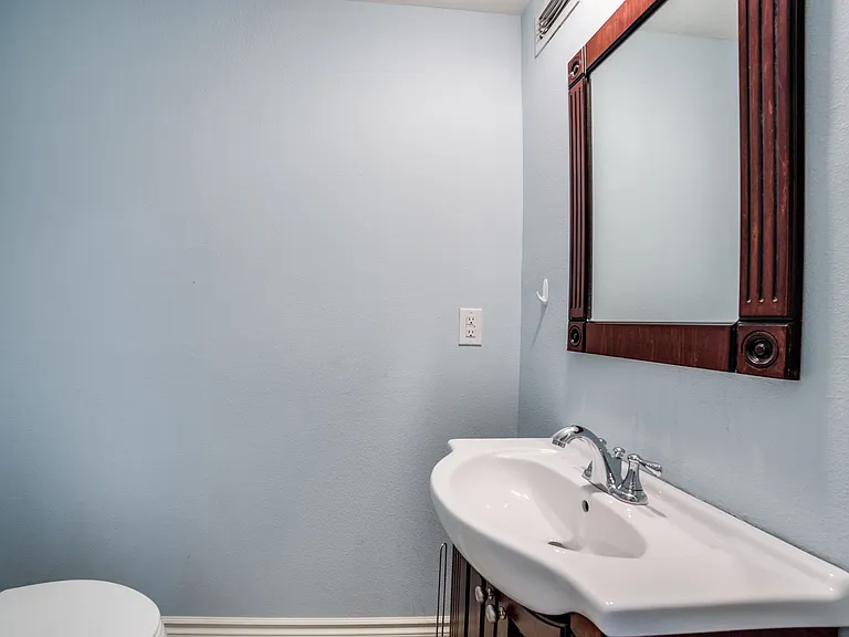 208 S Winston Ln — Photo 14