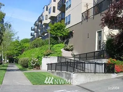 500 W Roy Street #w-101 photo 1