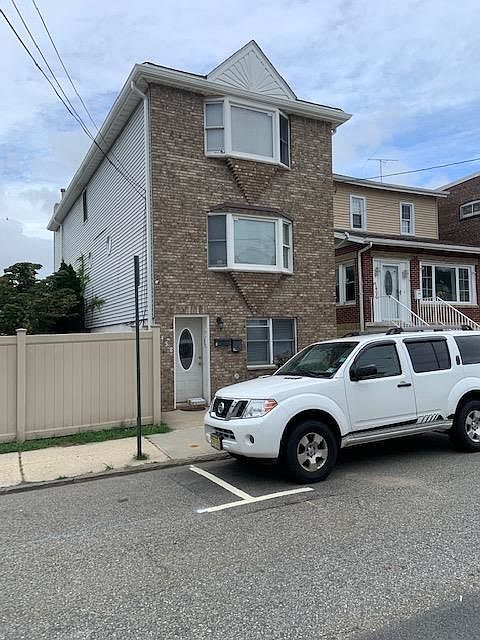 1st image of 1458 45th St