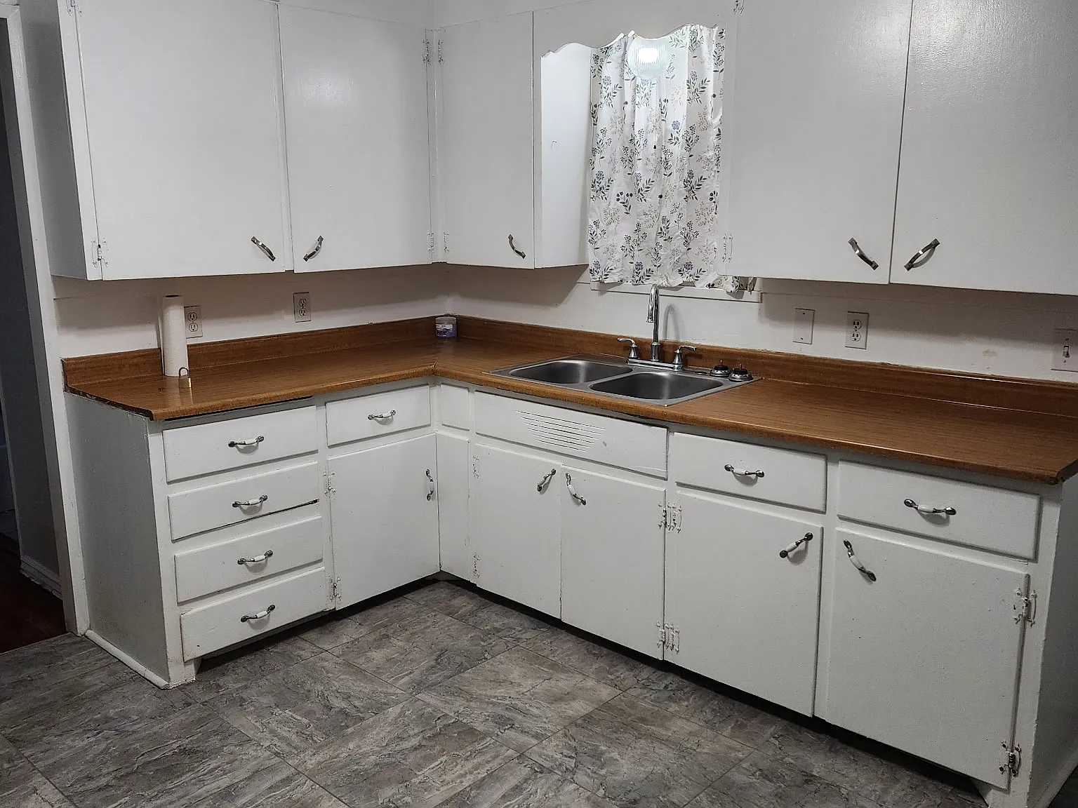 229 E Plaza Dr — Photo 4