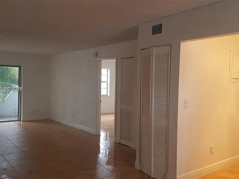 1610 Lenox Ave #203 — Photo 5