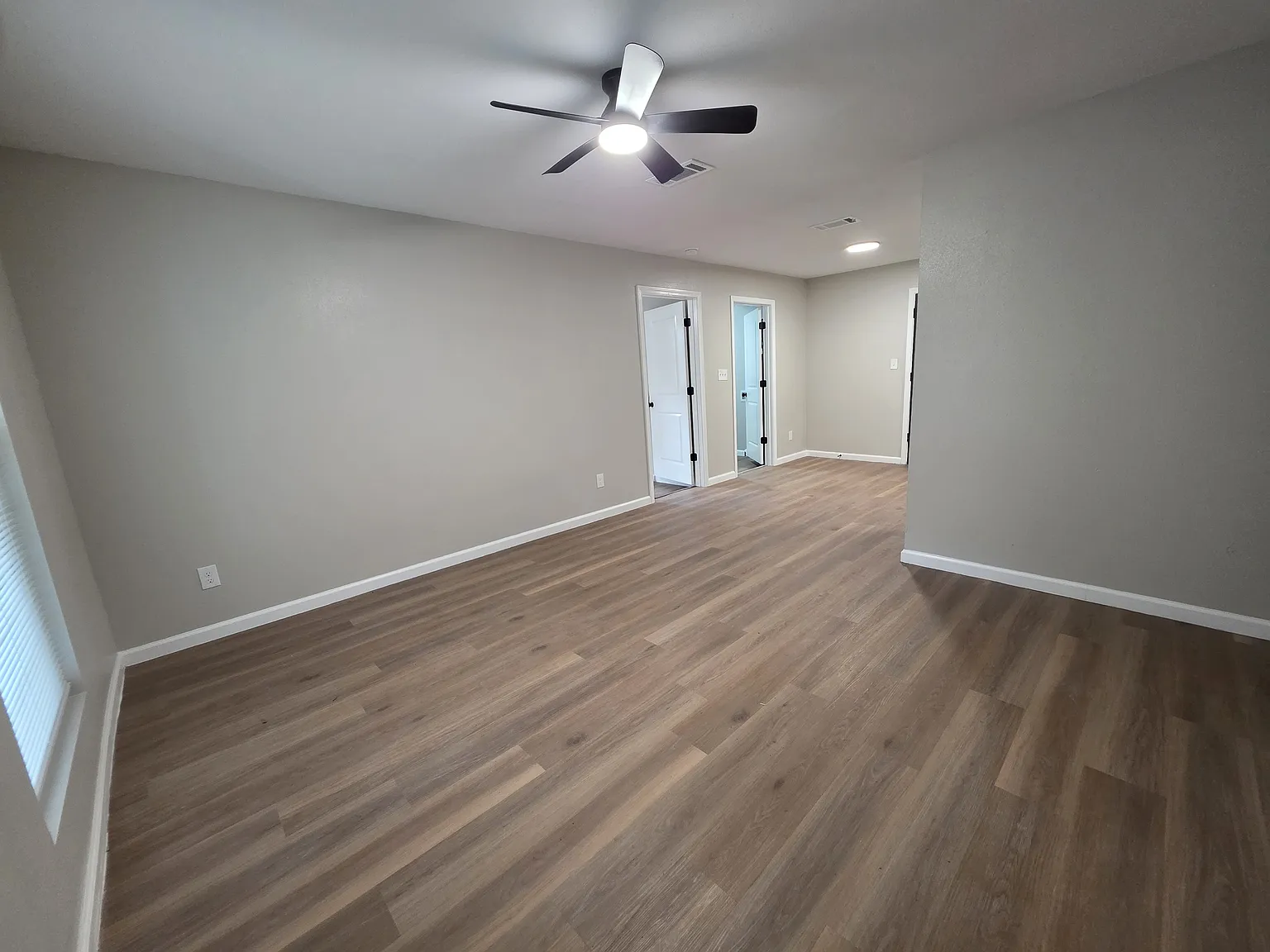 4 bed, 1275 sqft, $1,995 — Photo 4