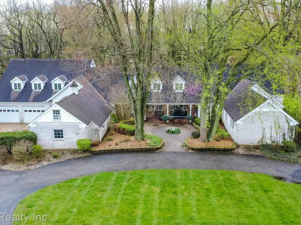 3215 Edgevale Dr, Lambertville, MI 48144