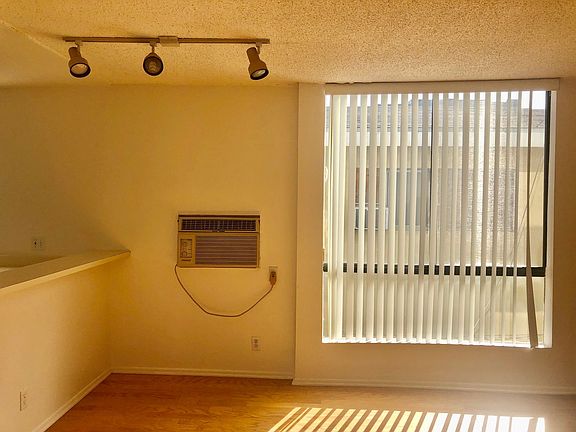 3rd image of 922 N Hudson Ave #Hud-03