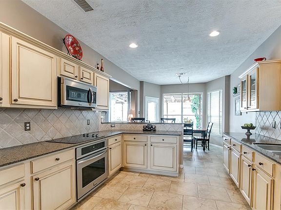5th image of 11831 Lakewood Trl