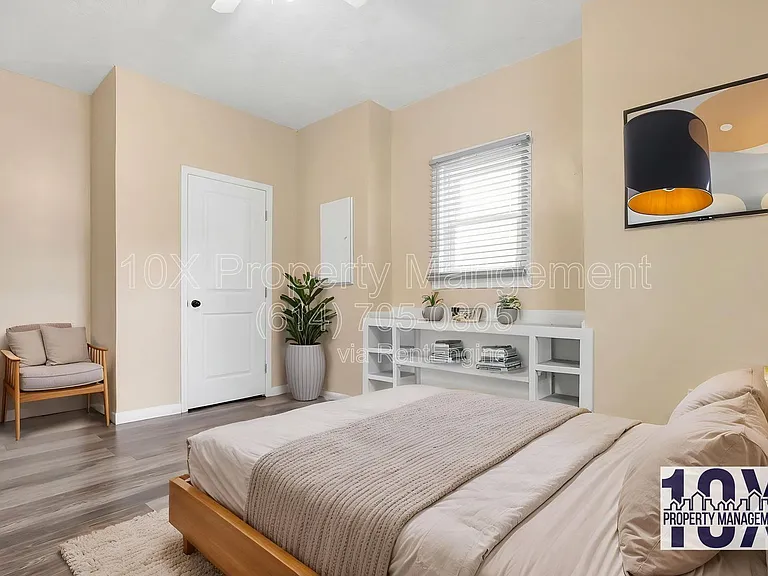 1652 Summit St #A — Photo 14