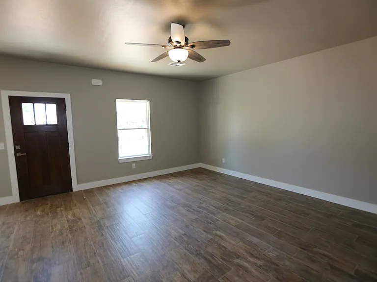 114 W French St — Photo 28