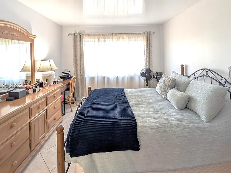 450 Golden Isles Dr #2C — Photo 3