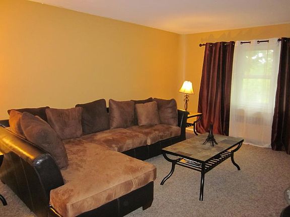 Well maintained spacious 1 bedroom