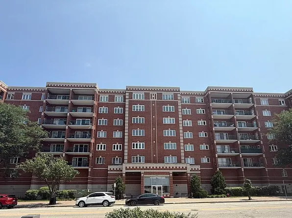 675 Pearson St APT 813, Des Plaines, IL 60016