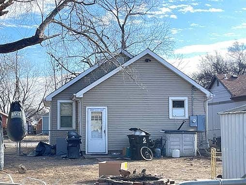 3rd image of 913 N 11th St
