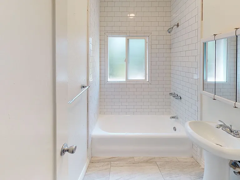 The President Apts...Completely Renovated Apartments...Pet Friendly..Great Location! CALL NOW! — Photo 24
