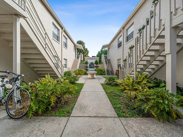 408 S Tampania Ave — Photo 18