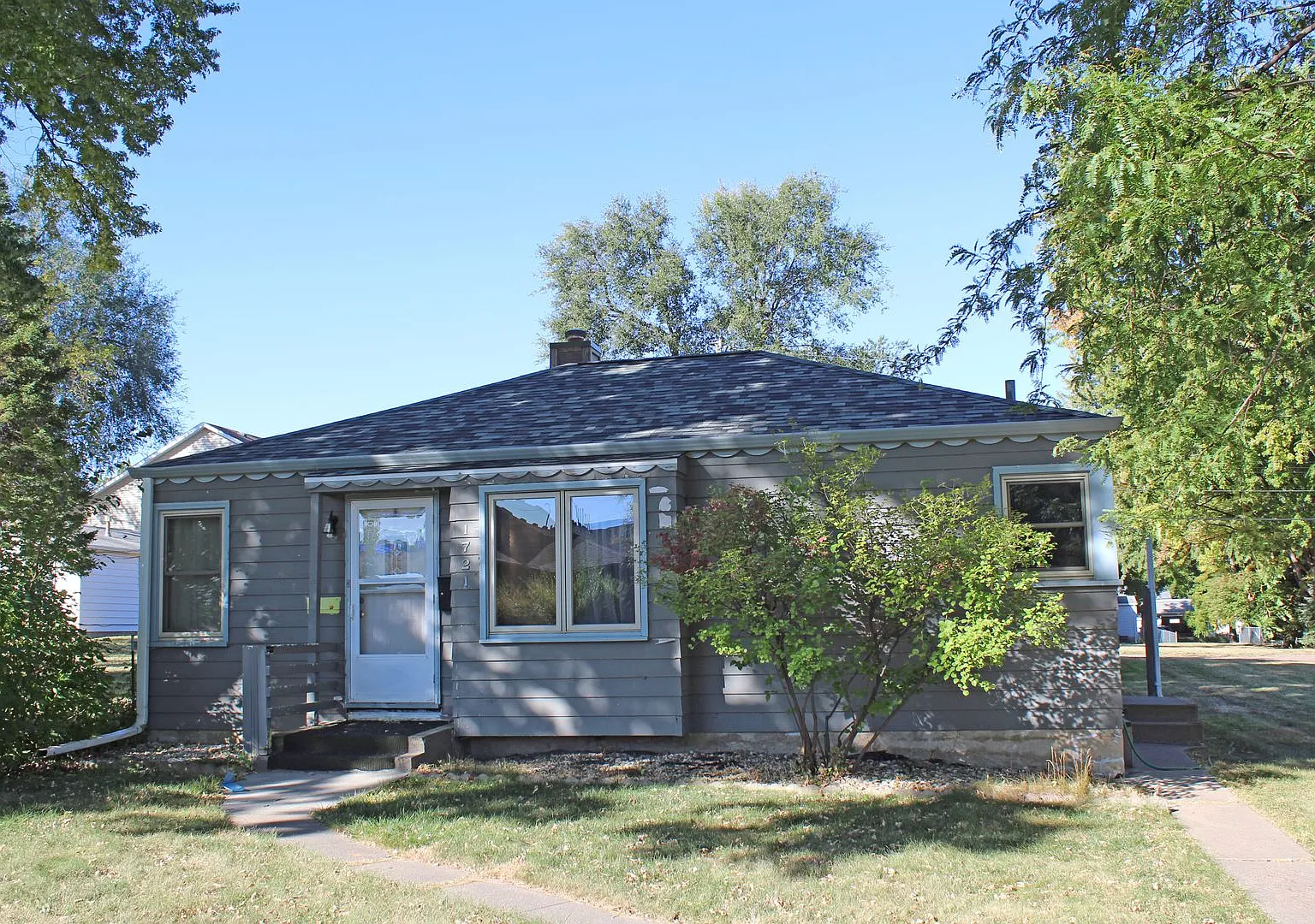 Sunny Home Awaits You — Photo 1