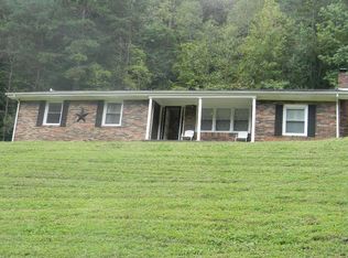 99 Mountain Spring Rd, Van Lear, KY 41265