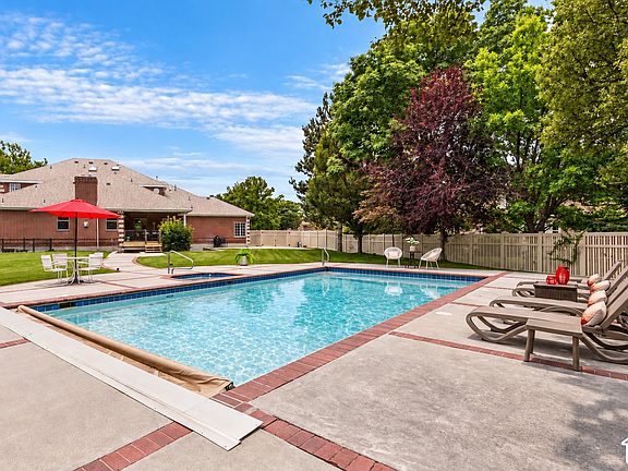 5th image of 4966 Old Oak Ln