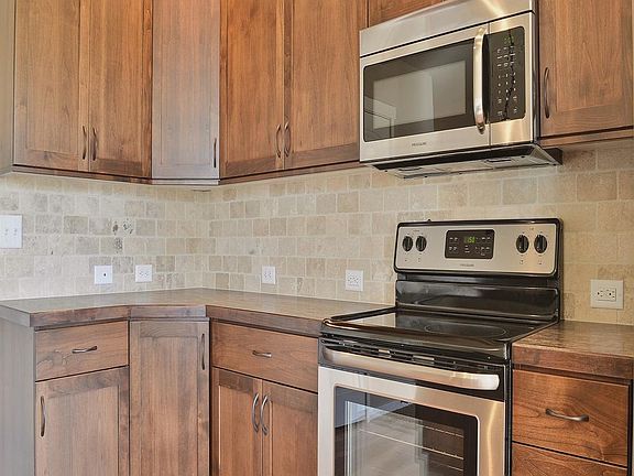 3rd image of 601 N 81st Ave