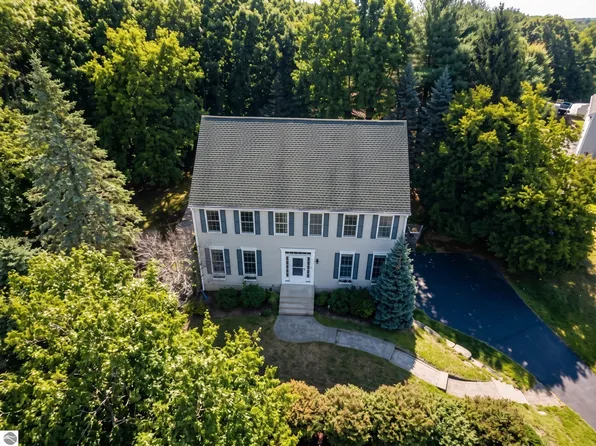 5 Bay Farm Ln, South Grafton, MA 01560