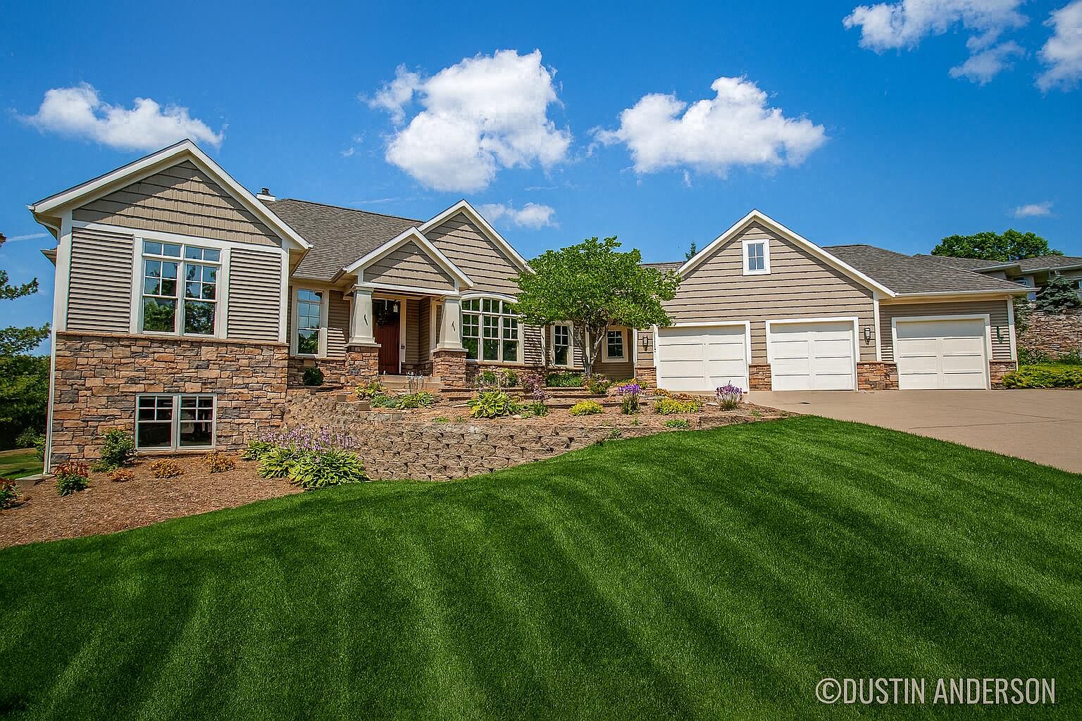 6135 Boulder Ridge Dr NE