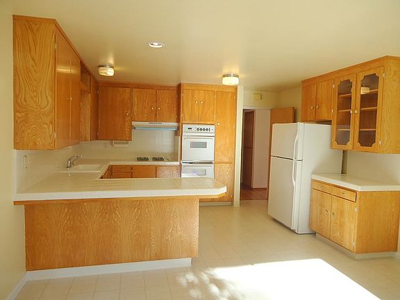 2nd image of 190 Cypress Ln