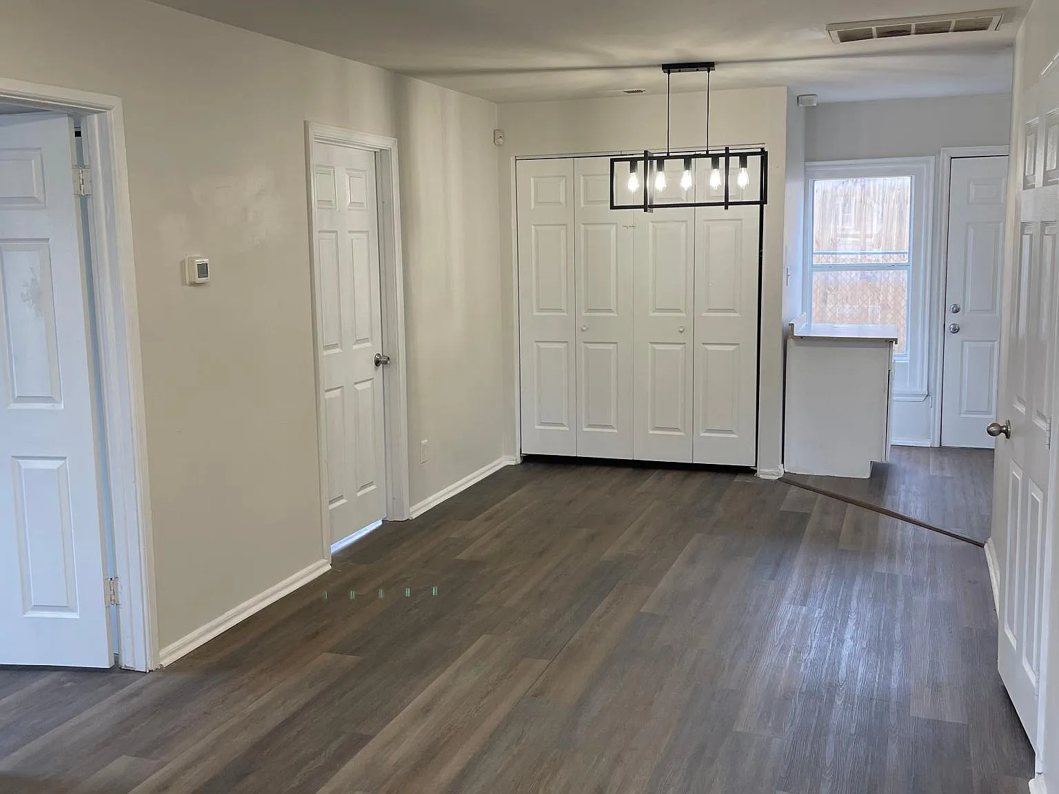 415 N Cleveland Ave W — Photo 2
